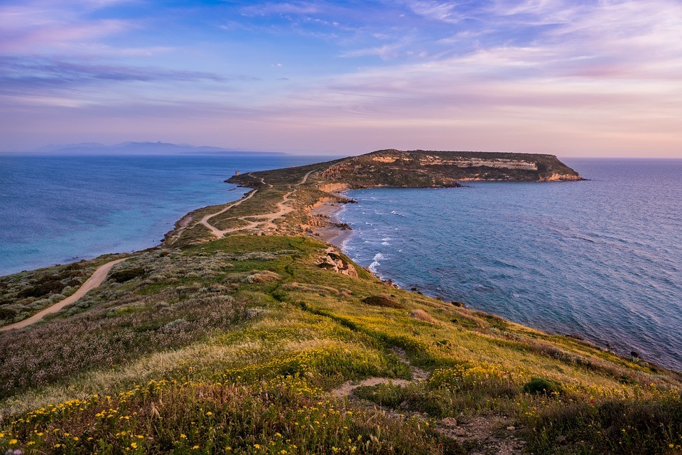 A narrow peninsula