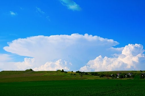 An anvil cloud (Cumulonimbus Incus)